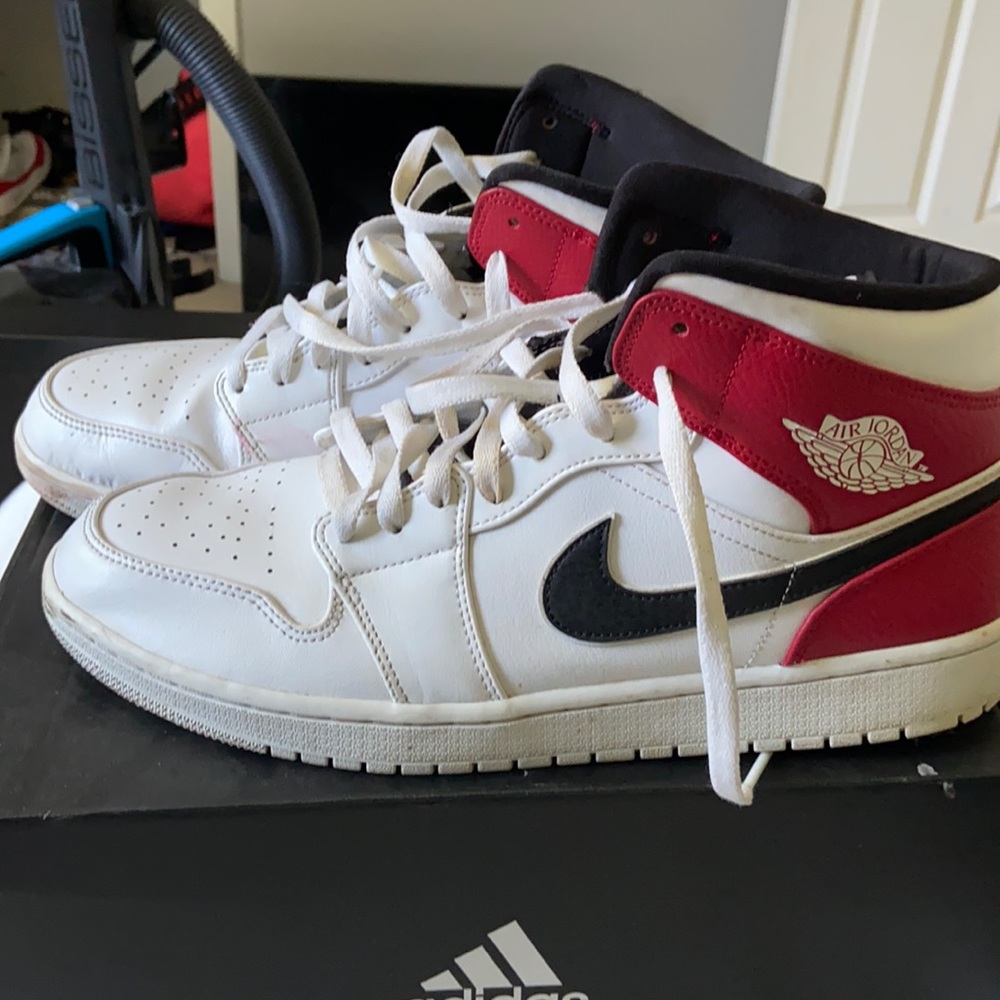 Jordan 1 Mid